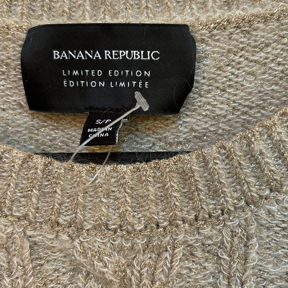 Gorgeous Rare Limited Edition Banana Republic cream and gold sweater. - Picture 4 of 7